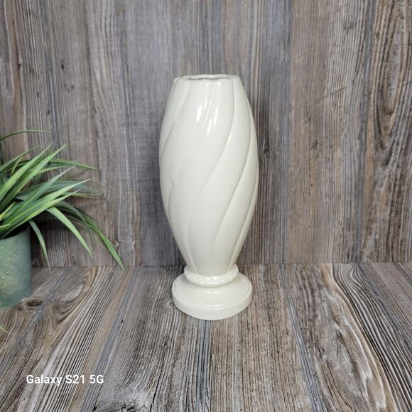 Vintage Vase 201 USA Pottery Off White MCM - Picture 2 of 6